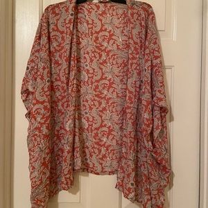 Loft kimono coral colored with gray pattern.